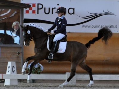 Sbalorditiva Lucia con il suo pony!